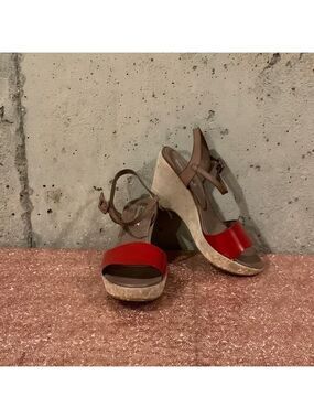 PROGETTO RED AND TAN WEDGE HEELED SANDALS - SIZE 37 EURO